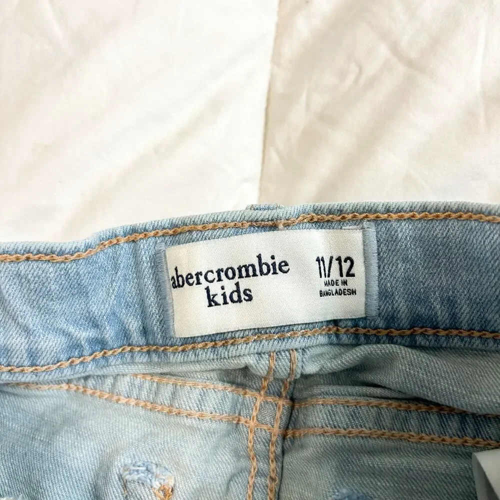 NWOT Abercrombie Kids Light Wash Denim Button Front Mini Skirt Size 11/12